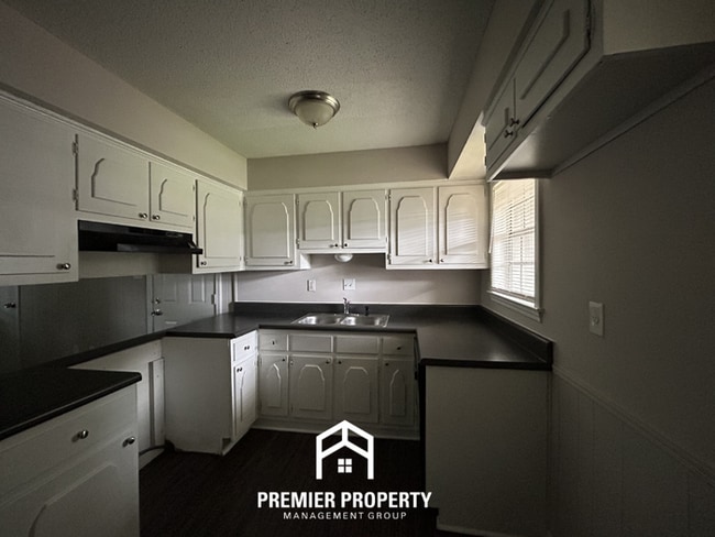 Building Photo - Charming 3BR/2BA Horn Lake Home | Hardwood Floors, 2-Car Garage & Fenced Yard