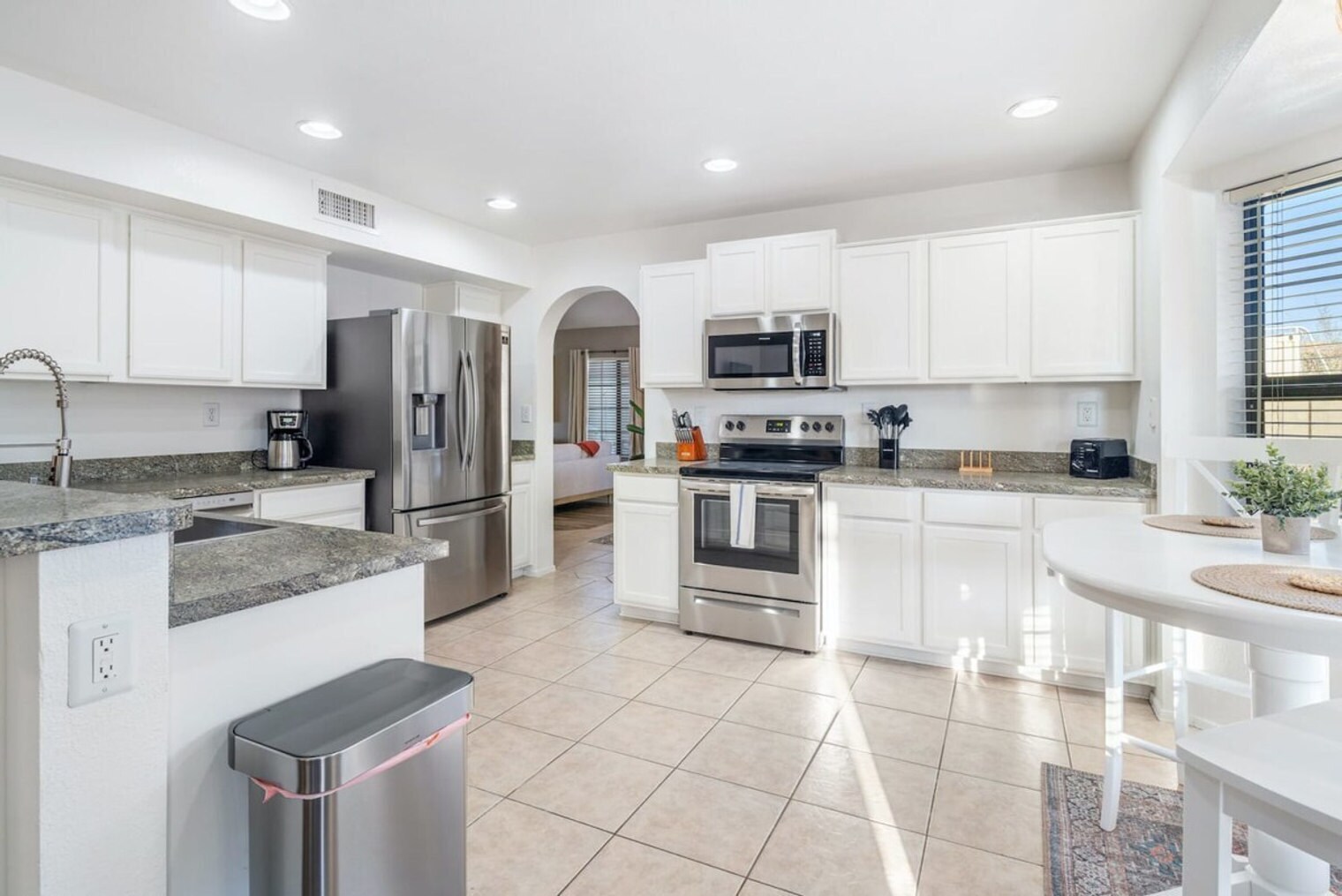 Building Photo - 7747 W Calavar Rd