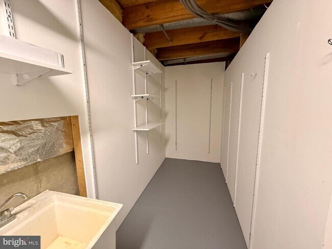 Building Photo - 6166 Wellington Commons Dr