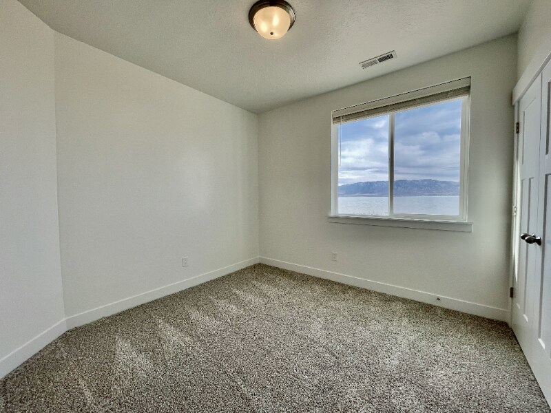 Building Photo - 735 N 380 W