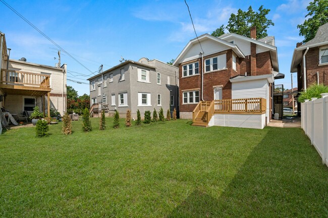 Building Photo - 1205 Charleston Ave