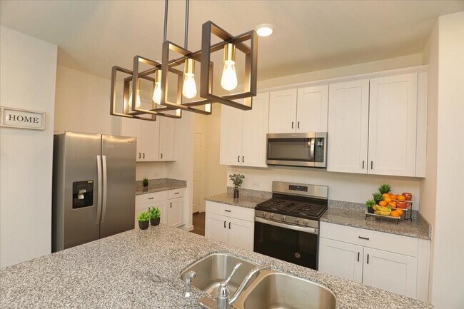 Building Photo - 14463 Cedar Ledge Ln
