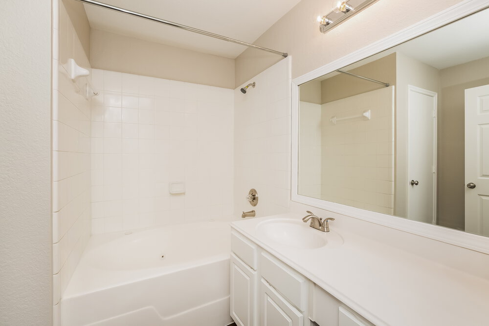 Building Photo - 8010 Suffield Glen Ln