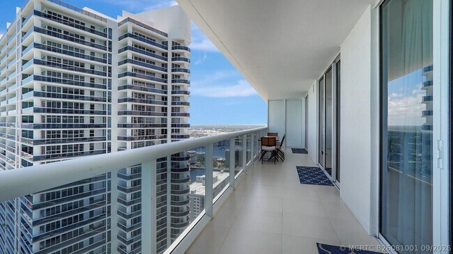 Building Photo - 1830 S Ocean Dr