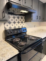 Building Photo - 1013 Dickerson Dr SE