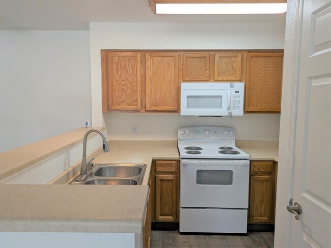 Building Photo - 2881 Huntington Blvd