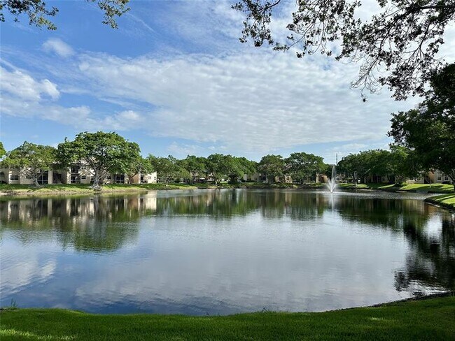 Building Photo - 641 Cypress Lake Blvd