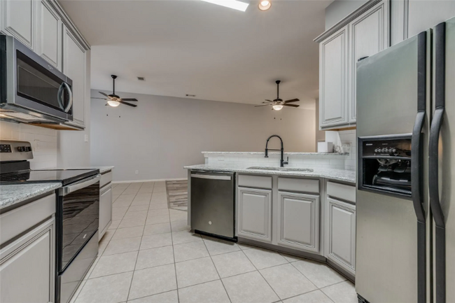 Building Photo - 1610 Poinsettia Blvd