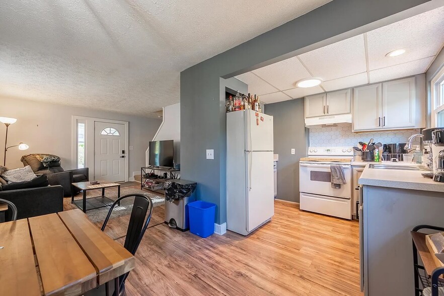 Building Photo - 127 Lucas Dr