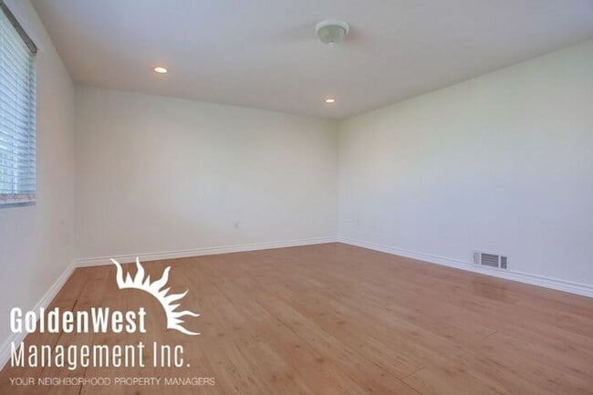 Building Photo - Newly Remodeled 5Bdm 3Ba Single-Family Hom...