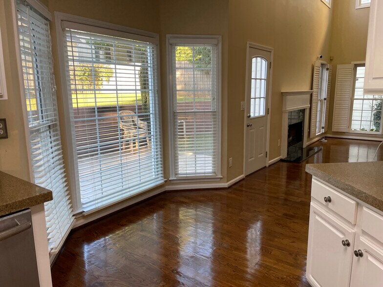 Building Photo - 3746 Summer Rose Dr