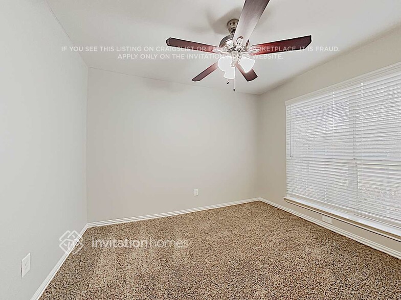 Building Photo - 8490 Hidden Spring Dr