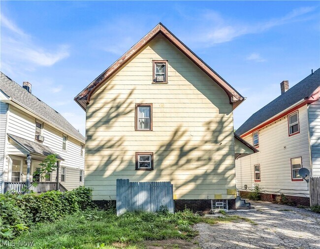 Building Photo - 13105 Carrington Ave