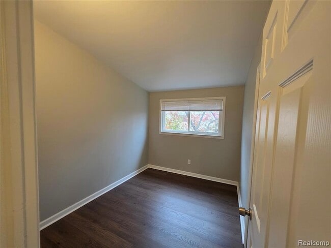 Building Photo - 261 Spring Park