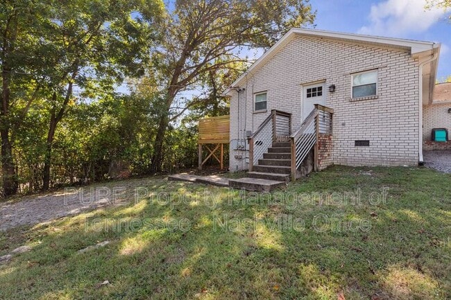 Building Photo - 622 Maplewood Ln