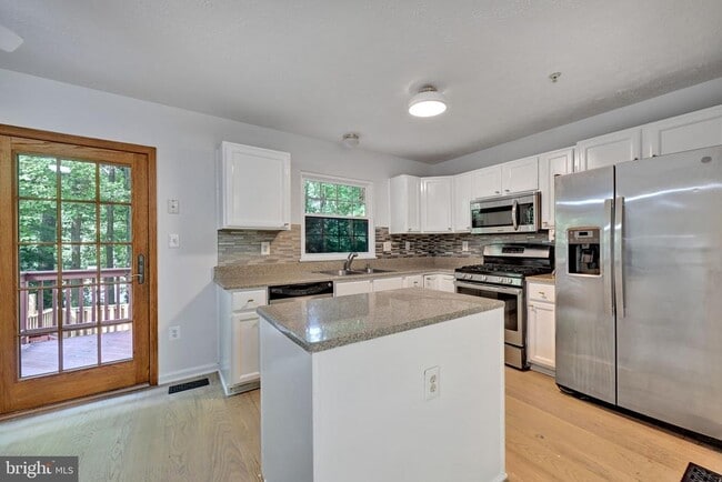 Building Photo - 7836 Foxfarm Ln