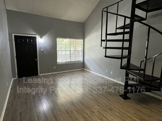 Building Photo - 300 Lozes Ave
