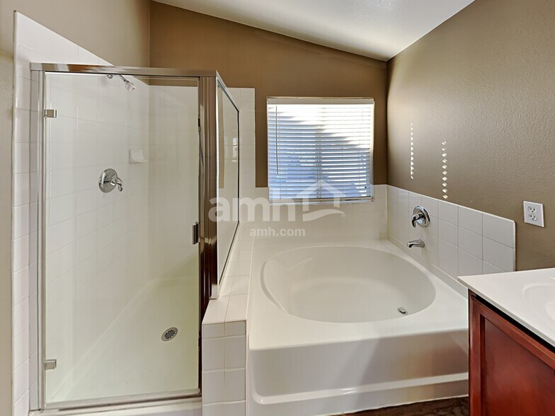 Building Photo - 7947 Dexter Falls St