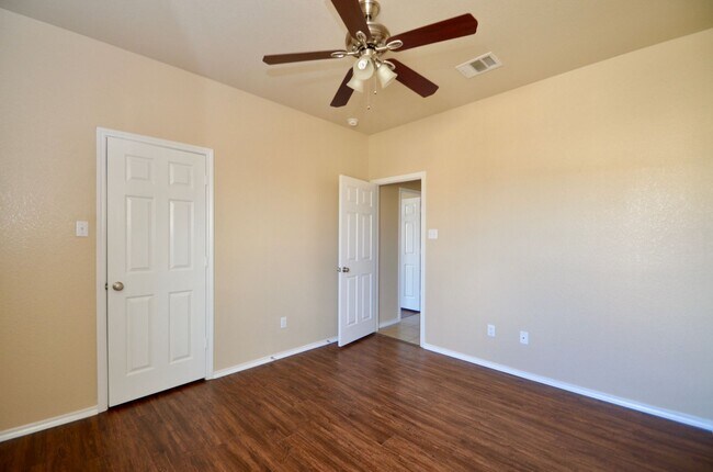 Building Photo - BEAUTIFUL New Home Available NOW!