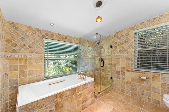 Building Photo - 918 Tequesta St