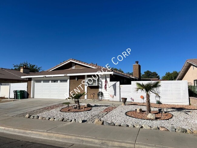 Primary Photo - 3 Bedroom Single Story Home For Rent in La...