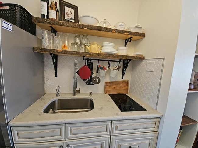 Building Photo - 6100 Boardwalk