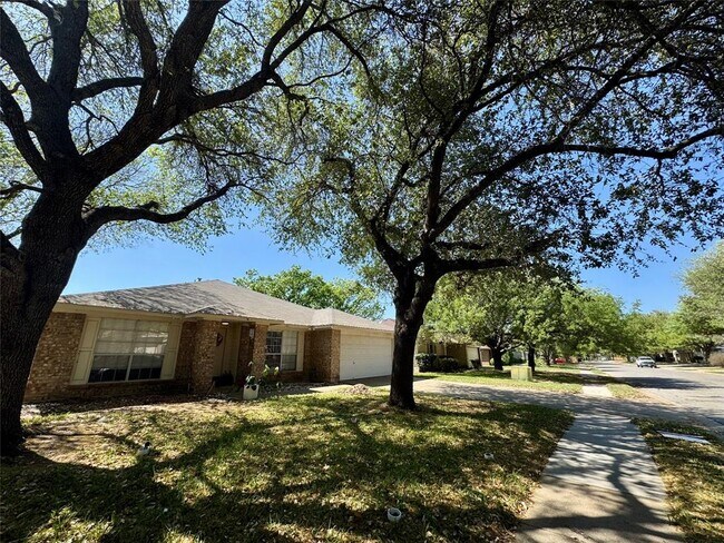 Building Photo - 1208 Leah Ln