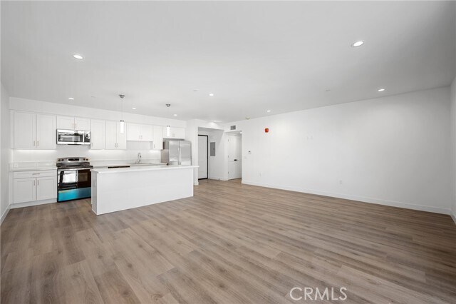 Building Photo - 10657 Moorpark St