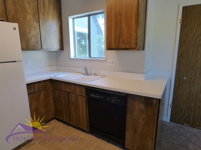 Building Photo - Condo in South Natomas, 2 Bed 2 Bath 840 sqft