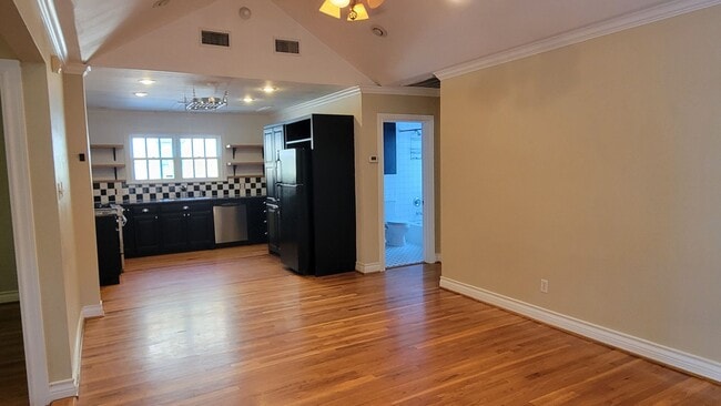Building Photo - PRE -LEASING FOR AUGUST 1ST! Great College Rental! Beautiful Home Near Tech Campus!!