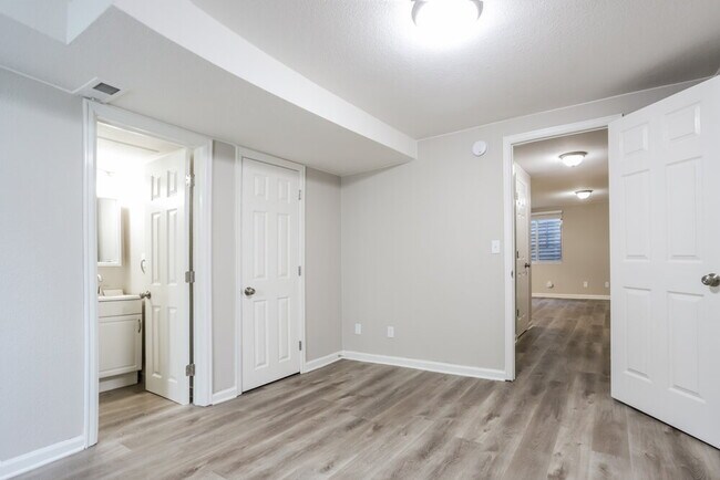 Building Photo - 8574 Bluegrass Cir