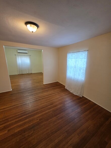 Building Photo - 2643 Sumner Ave