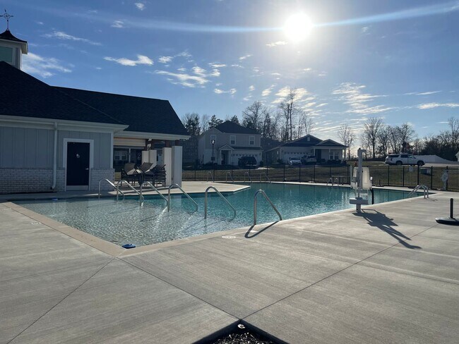 Building Photo - 1520 Henderson Pt Aly