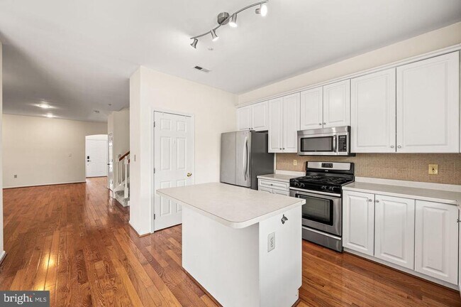 Building Photo - 713 Whitetail Cir