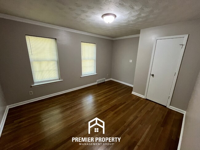 Building Photo - NEWLY RENOVATED 4BR/2BA Whitehaven Home | Detached 2-Car Garage & Tile Floors