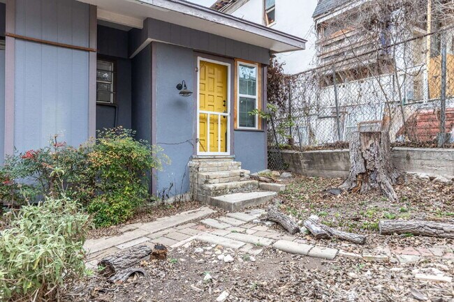 Building Photo - 426 W Woodlawn Ave