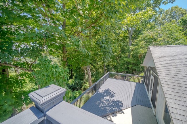 Building Photo - Scenic Lakeview Rental located on Boatman'...