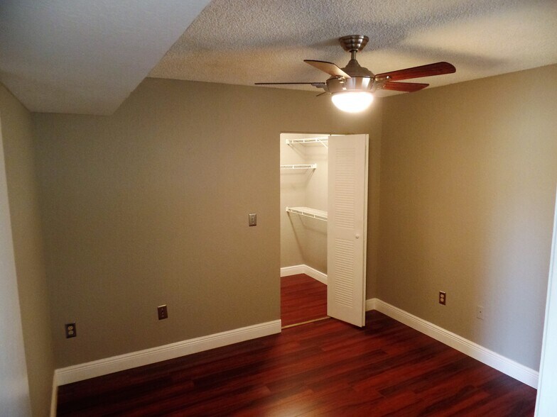 Building Photo - 2881 N Oakland Forest Dr