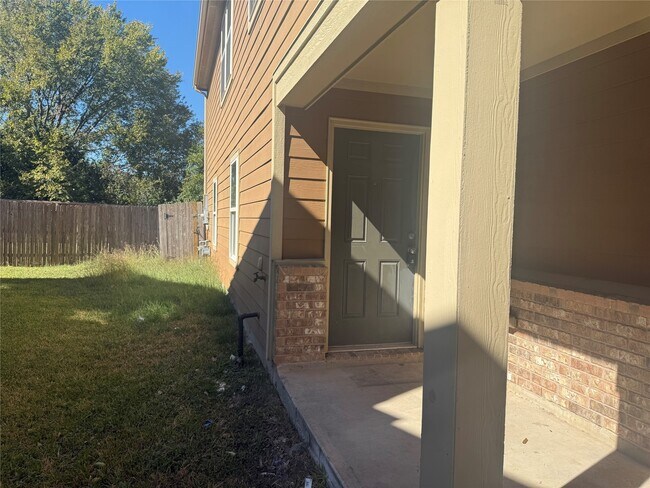 Building Photo - 15326 Trinity Meadow Dr