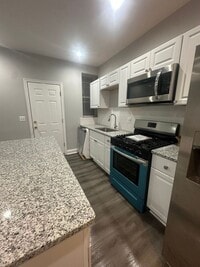 Building Photo - 4 Bedroom Spacious House