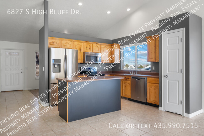 Building Photo - 6827 S High Bluff Dr