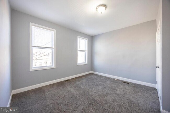 Building Photo - 10 N Ellwood Ave