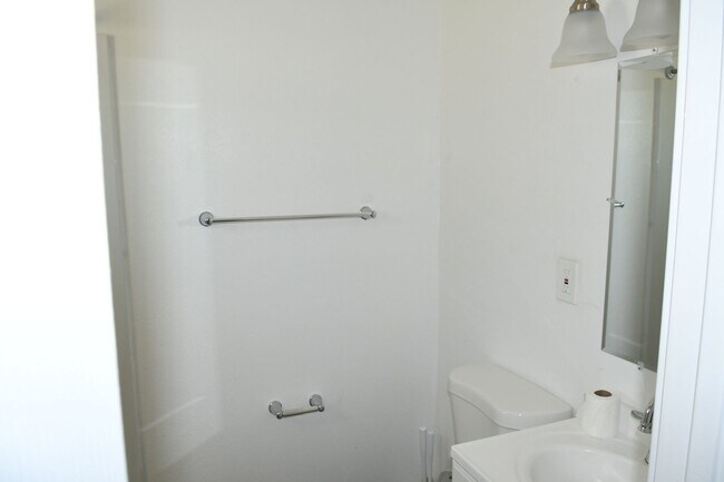 Building Photo - 1339 E Glenrosa Ave