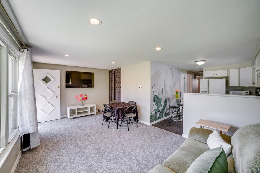 Primary Photo - 544 E 92nd Pl