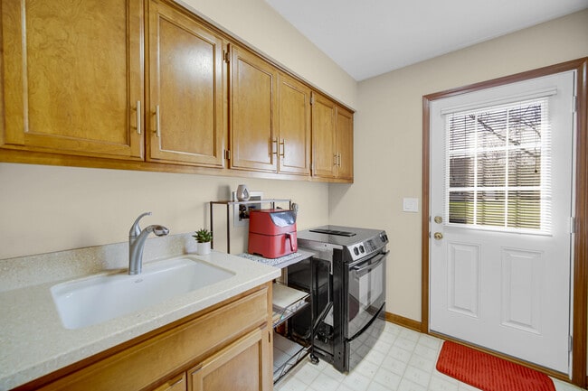 Building Photo - 2872 Whispering Oaks Ct