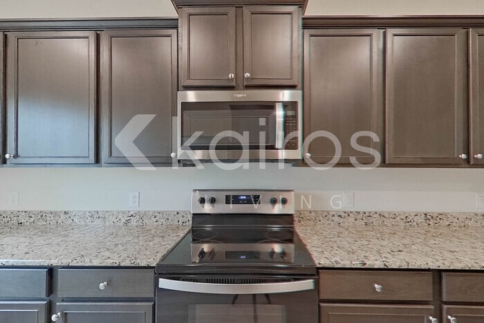 Building Photo - 10631 Hillside Creek Dr