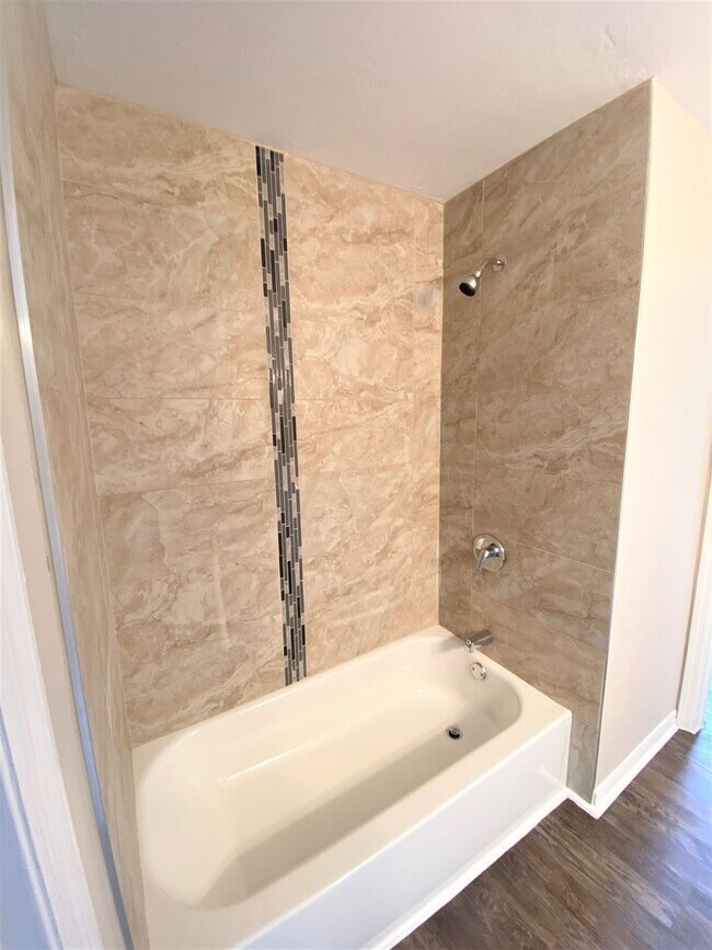 Building Photo - 1936 Sunshine Blvd