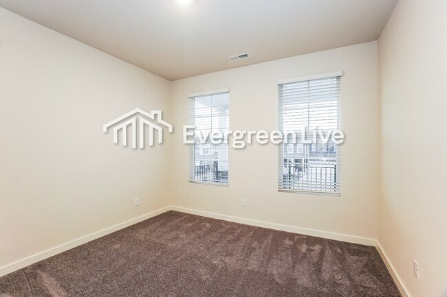 Building Photo - 868 Bur Oak Ct