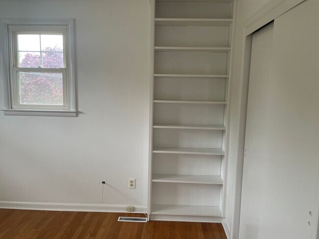 Building Photo - 202 Alders Dr