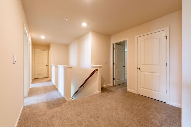 Building Photo - Spacious Family Home for Rent in Fairburn,...